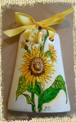 Tegolina Piccola decorata interamente a mano con Fiori di Girasoli, elegante eppur rustica